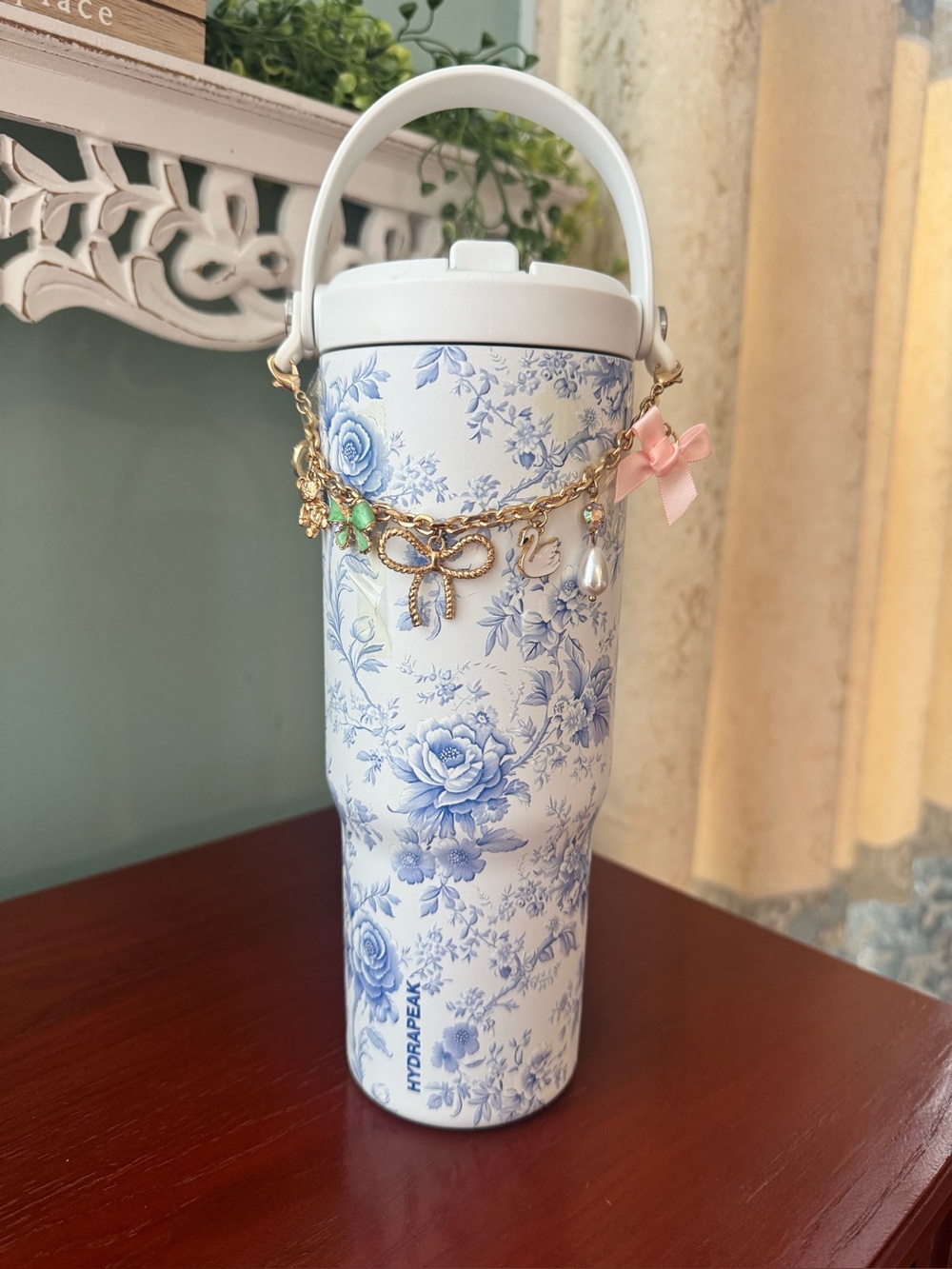 Hydro Flask Blue Floral Insulated Tumbler with Charm Chain